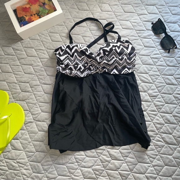 Swimsuits Bathing Suits top size Small black white Flowy tankini one piece Pool - Picture 2 of 8